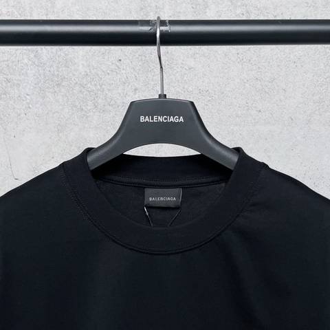 Balenciaga 121