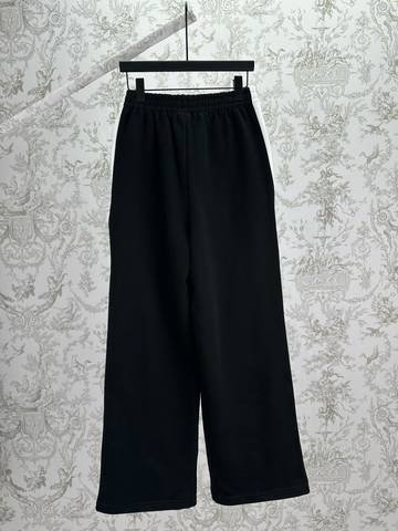 Balenciaga 562