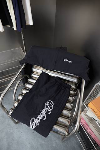 Balenciaga 587