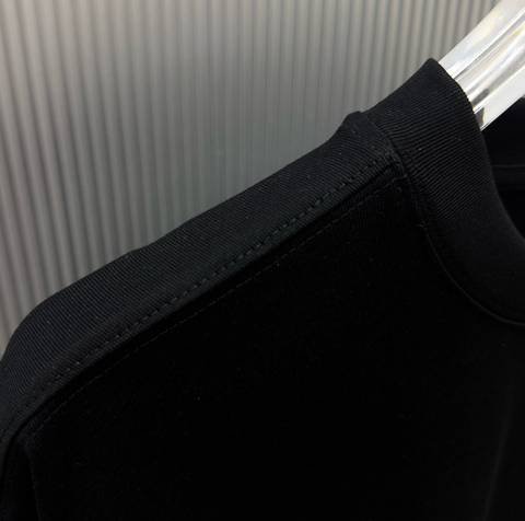 Off-White 560