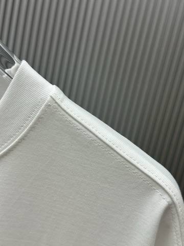 Off-White 698
