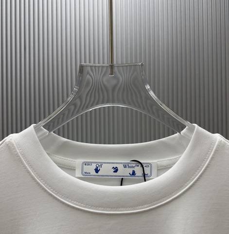 Off-White 744